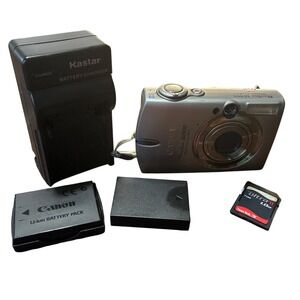 Canon PowerShot SD500 Digital ELPH 7.1MP Camera Digital Bundle Battery Charger